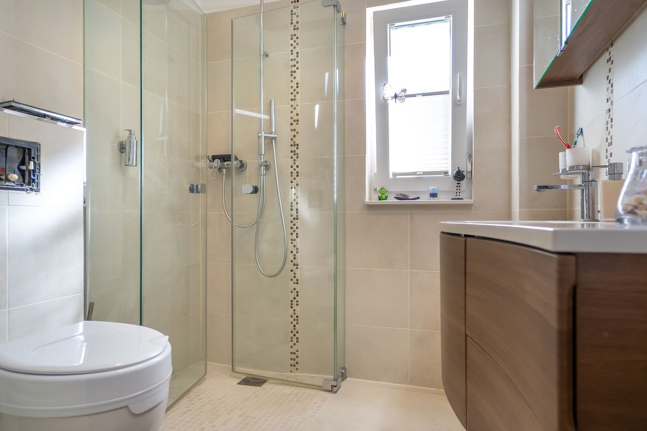 EG Duschbad mit WB und WC