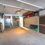 Garage mit Schwingtor