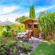 Sitzplatz vor dem 2. Gartenhaus