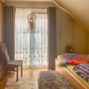 DG Schlafzimmer mit Zugang zum Balkon