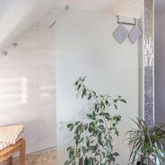 DG Große bodengleiche Dusche im Bad