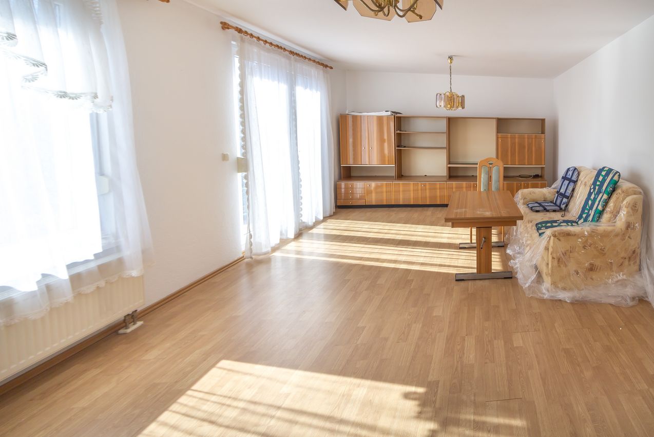 EG Wohnzimmer mit Ausgang zur Süd-Terrasse