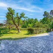 Garten und Zufahrt