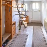 EG Eingangsflur mit Treppe zum Dachgeschoss