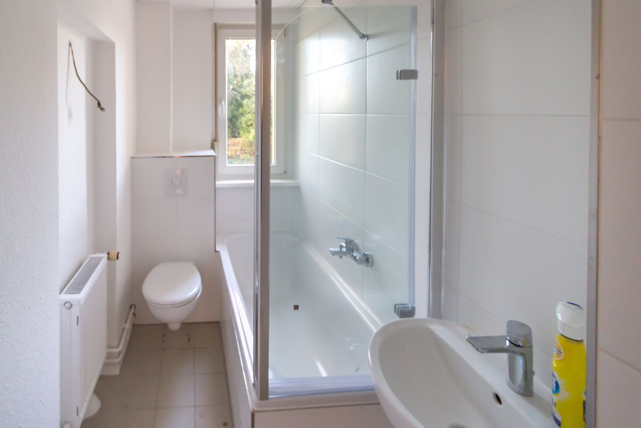 Wannenbad mit WB und WC