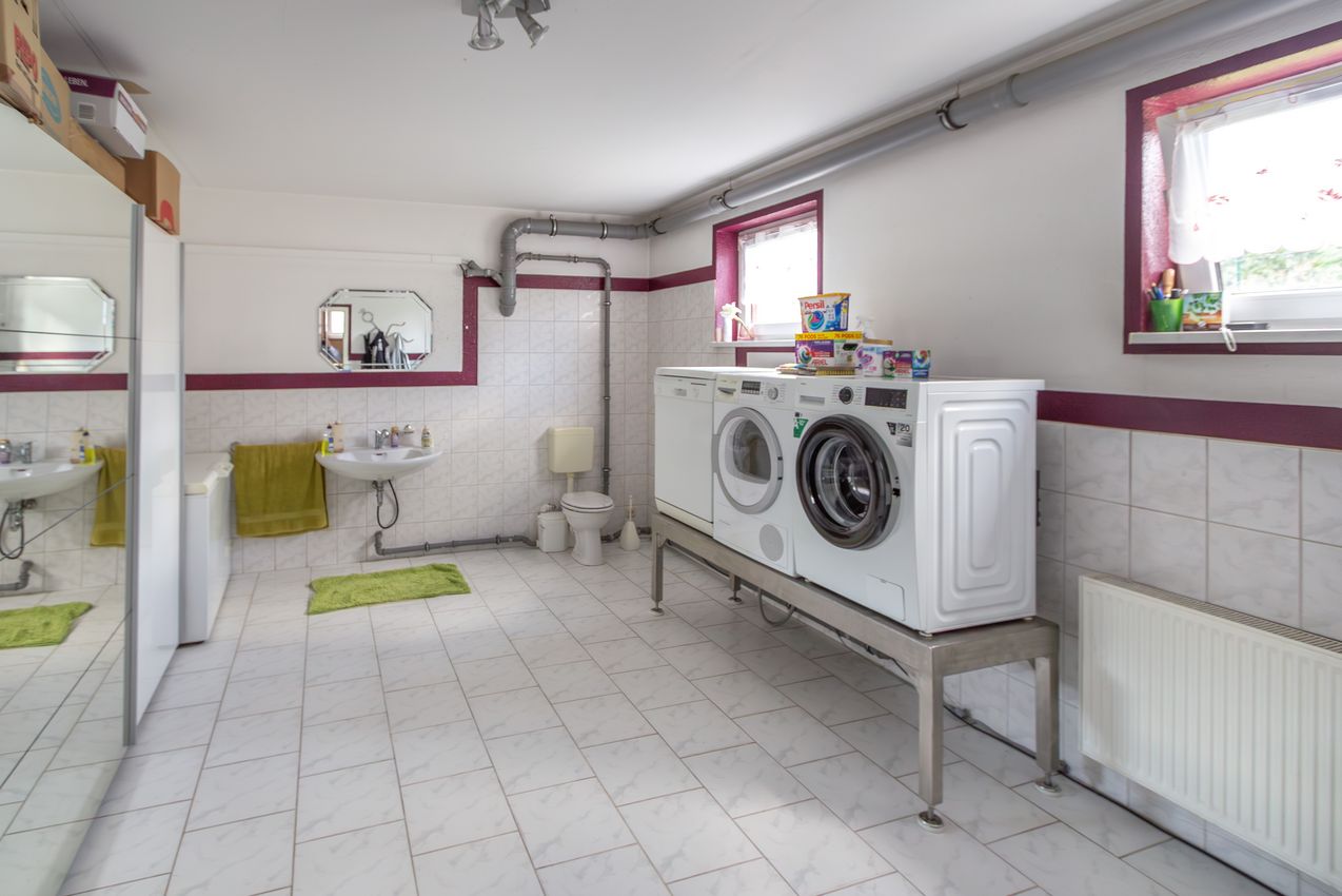KG Waschraum mit WB und WC