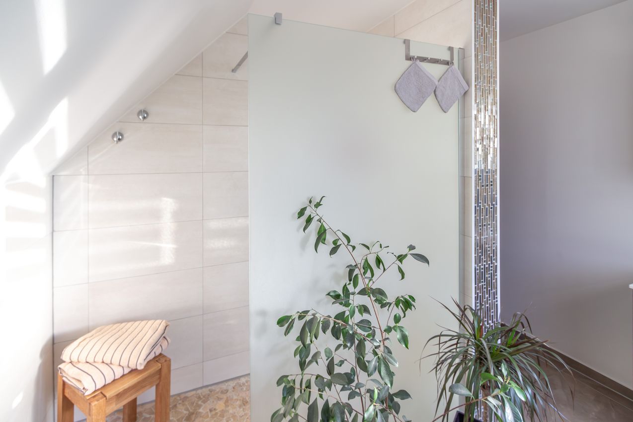 DG Große bodengleiche Dusche im Bad