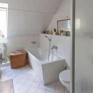DG Wannen-,Duschbad mit WB und WC