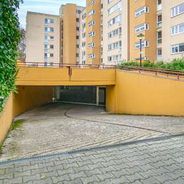 Tiefgarageneinfahrt - Stellplätze zur Miete