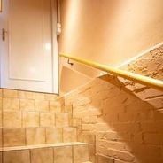 EG Massive Treppe in den Keller