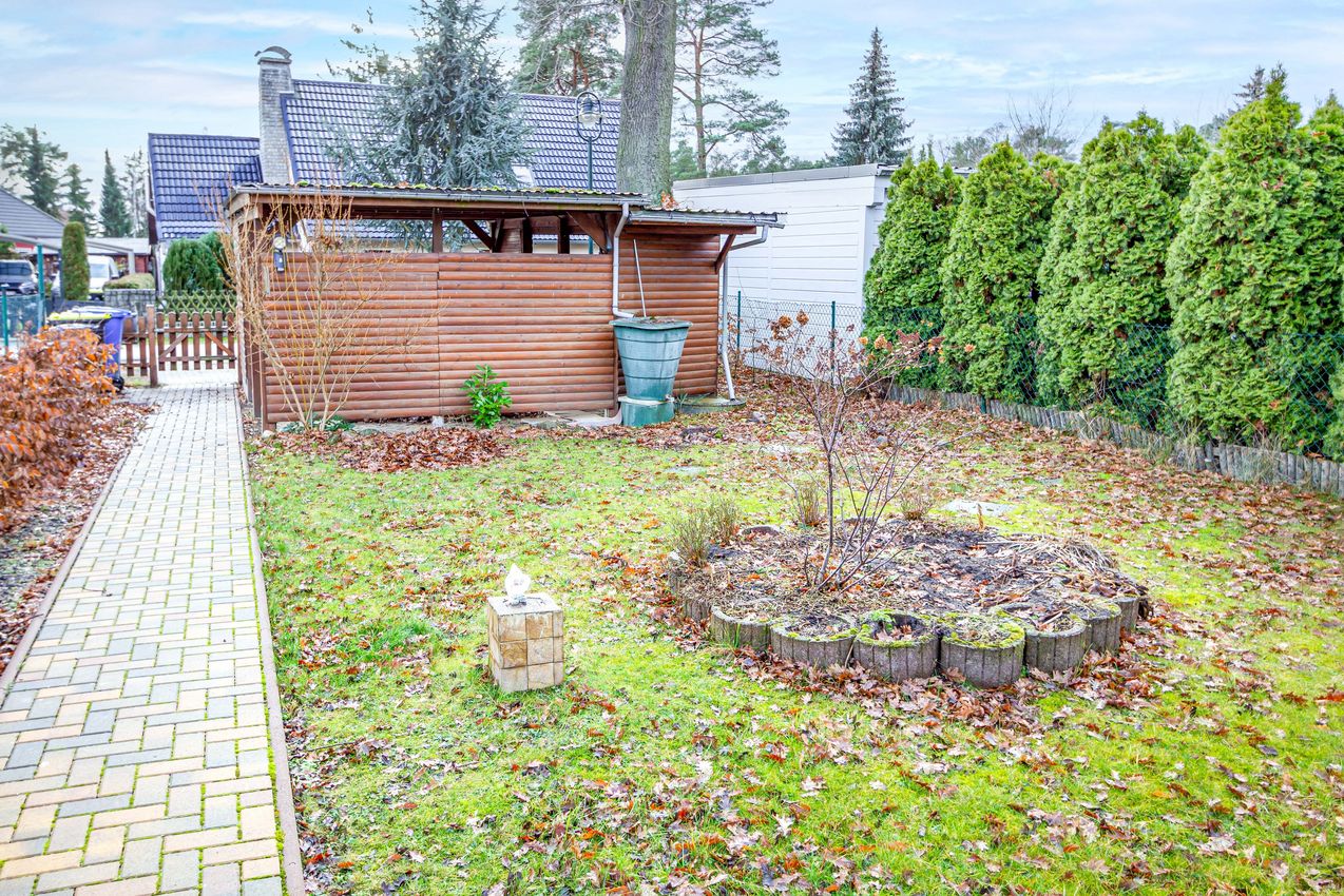 Gartengrundstück mit Carport