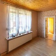 Schlafzimmer mit Zugang zum Duschbad