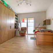 Zimmer 2 mit Blick von der Zimmertür