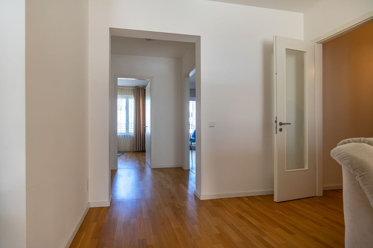 Wohnzimmer mit Blick auf Zimmer 2 & 3