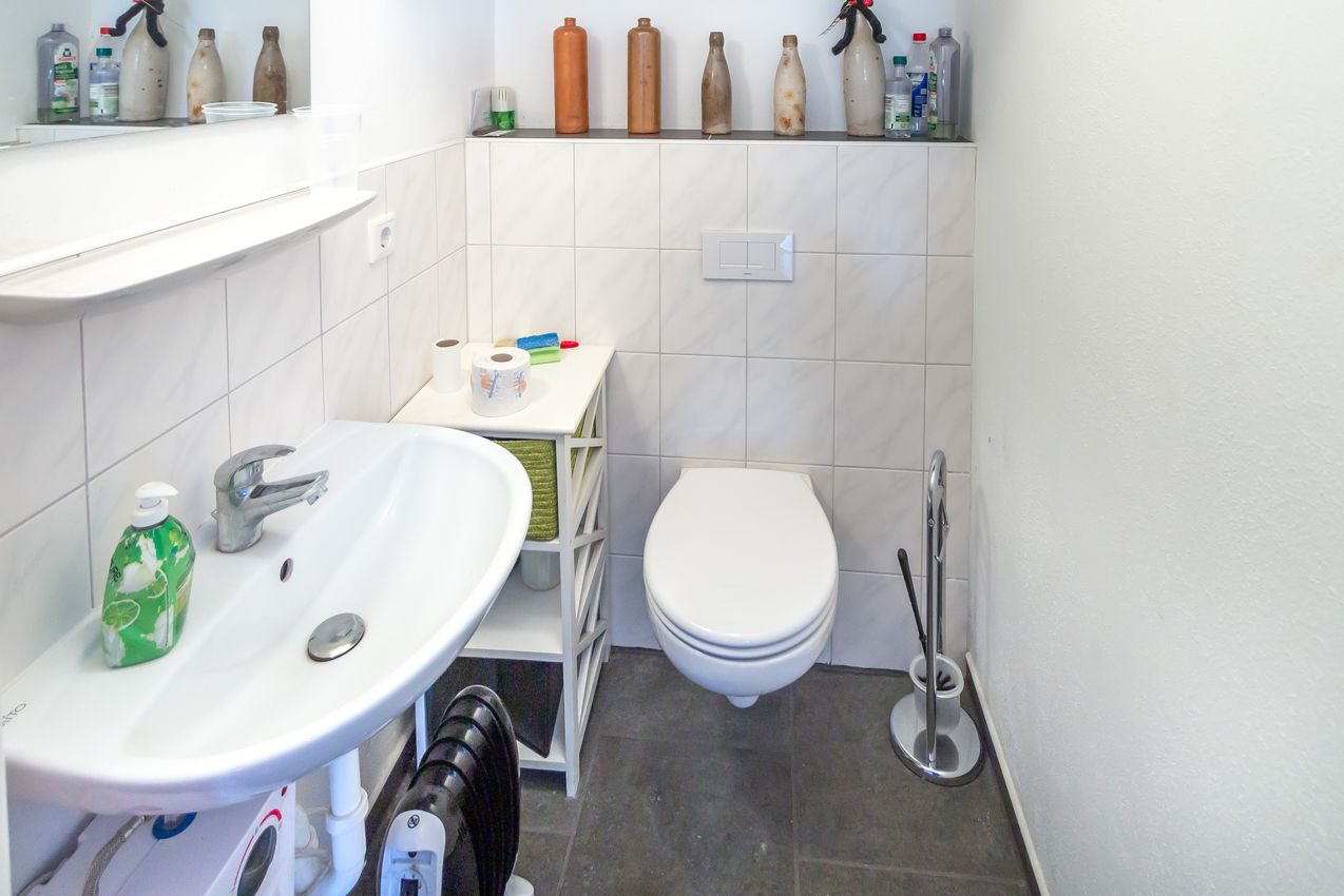 Garten-WC im Nebengebäude