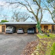 Großes Carport mit 3 Stellplätzen