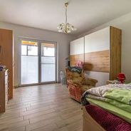 Zimmer 1 mit Blick von der Zimmertür