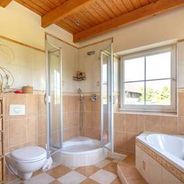 DG Masterbad Ansicht mit Runddusche