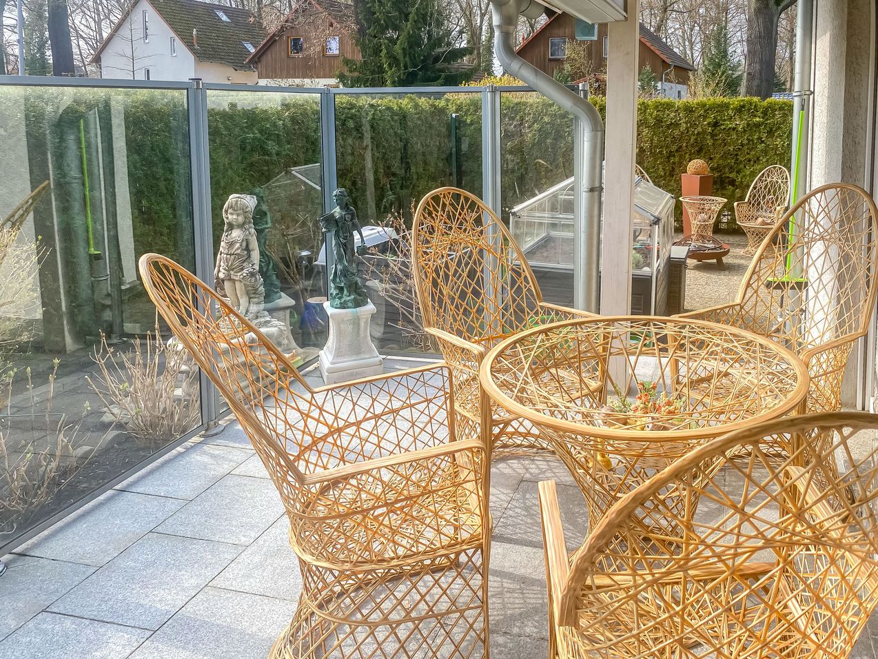 Süd-Terrasse am Wohnzimmer