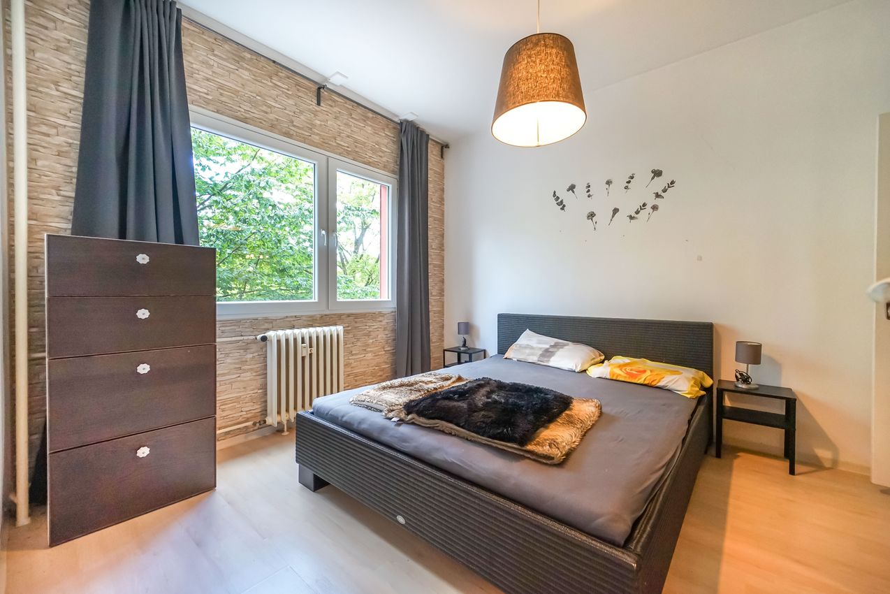 Schlafzimmer mit Blick von der Tür