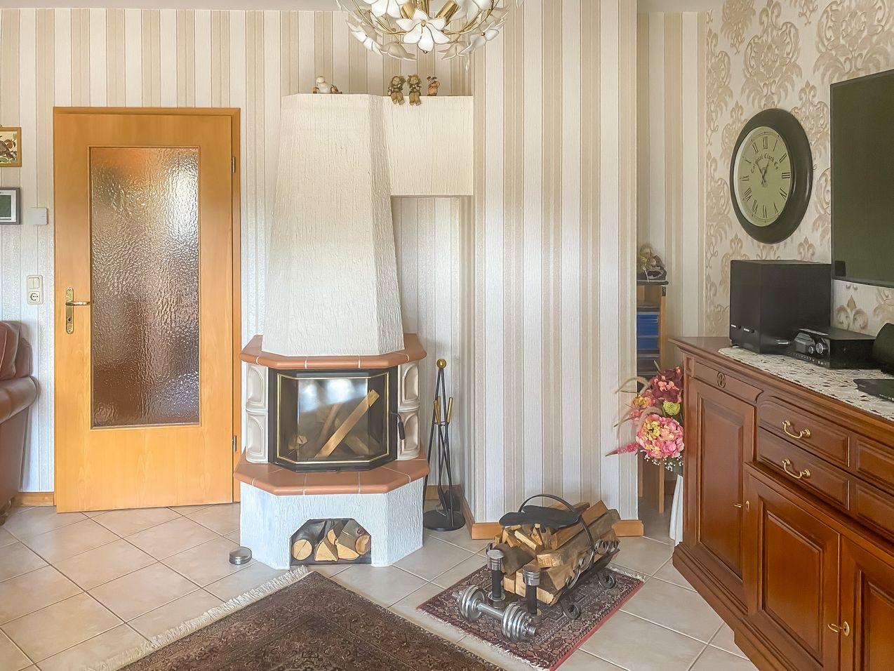 EG Kamin im Wohnzimmer