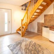 EG Eingangsdiele mit Treppe zum DG