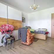 Zimmer 1 mit Blick zur Zimmertür