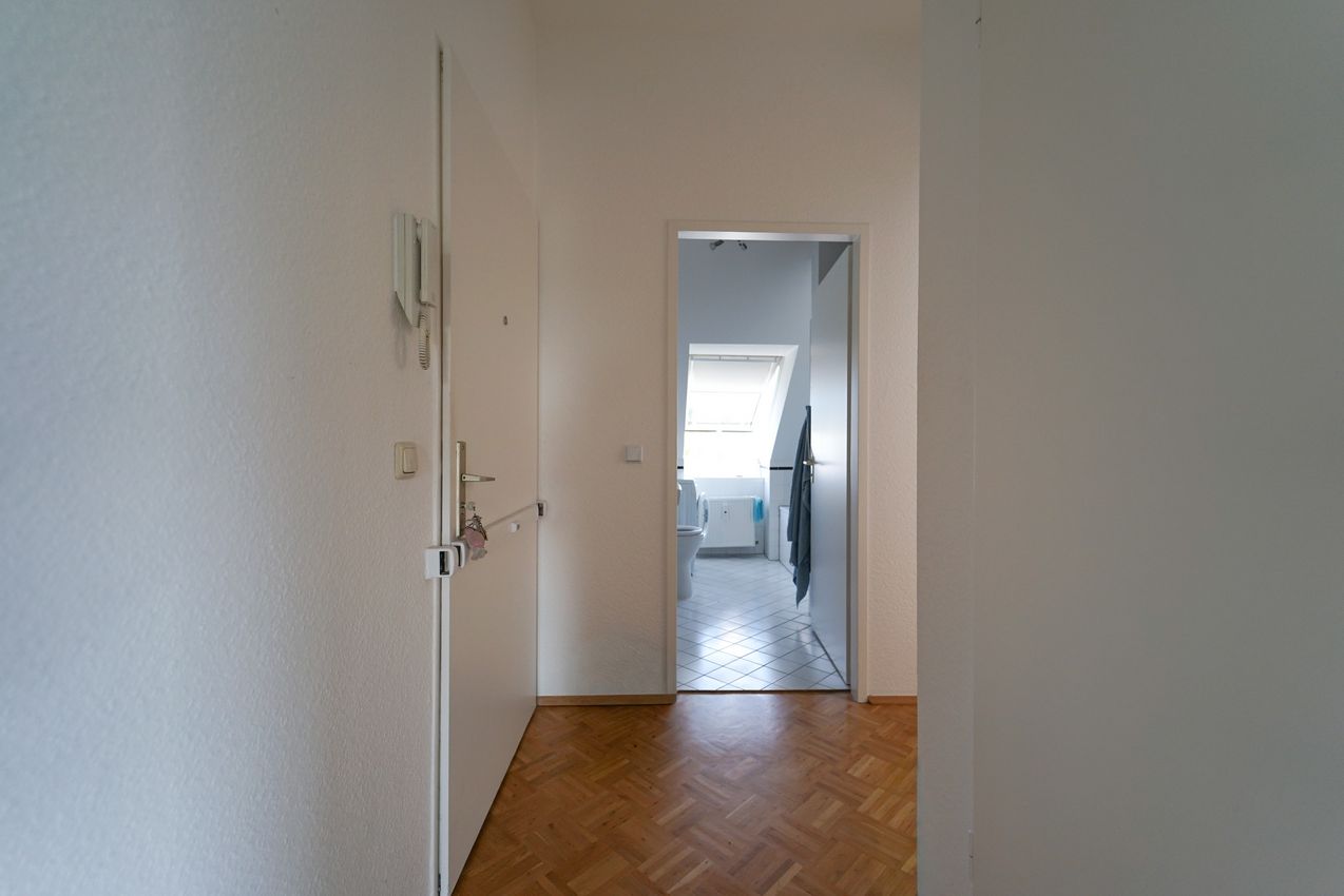 Flur mit Wohnungstür