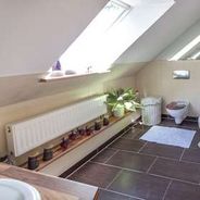DG Modernes Duschbad mit WB und WC