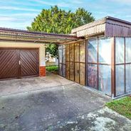 Hof mit Garage und überdachtem Grillplatz-Bearbeitet