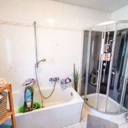 Bad mit Wanne & Dusche