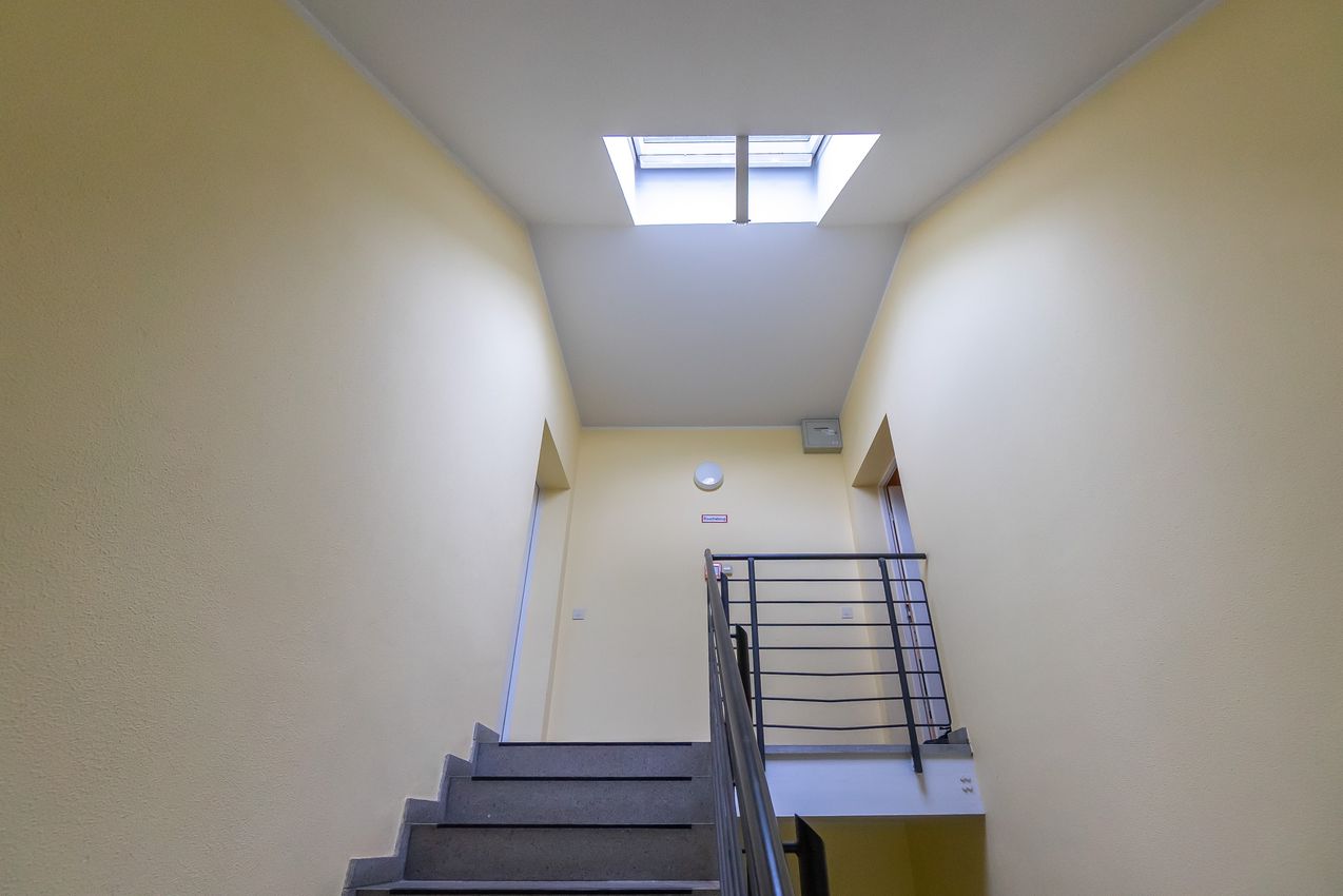 Treppenhaus mit Wohnungseingang