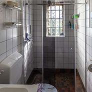EG Gäste-WC mit bodengleicher Dusche