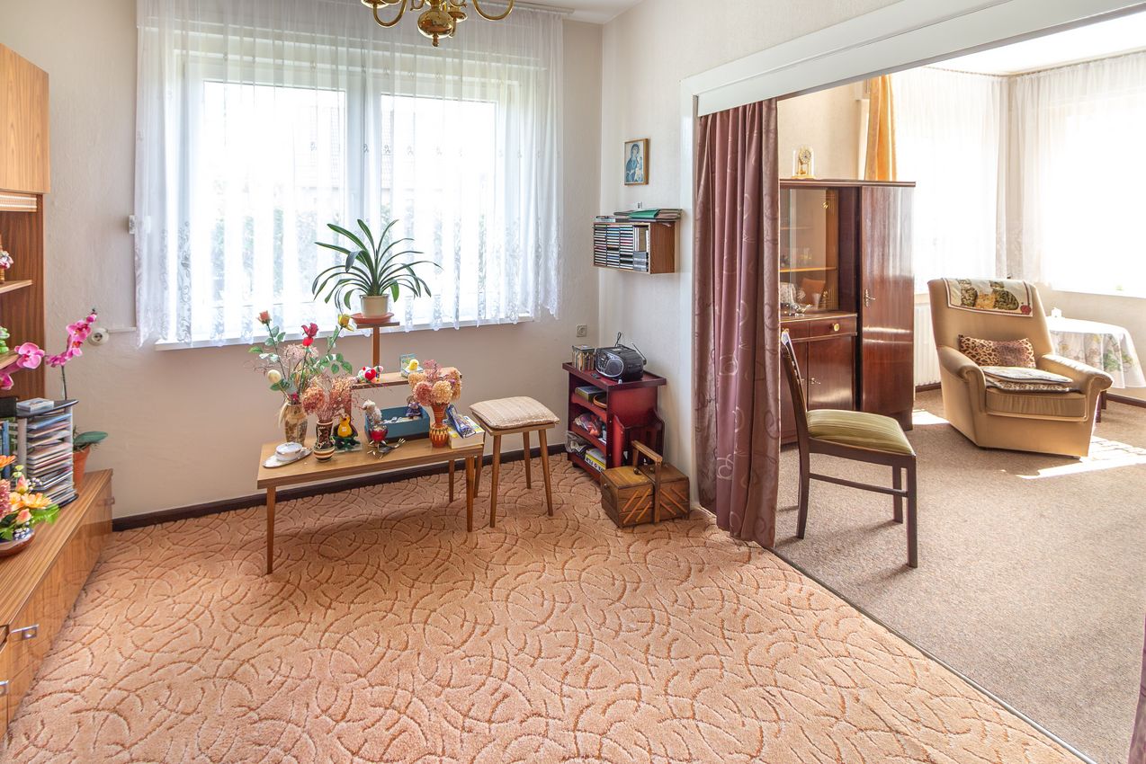 EG Wohnzimmer mit off. Zugang zum Essbereich