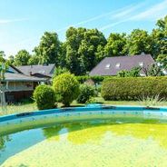 Gartenansicht mit Pool