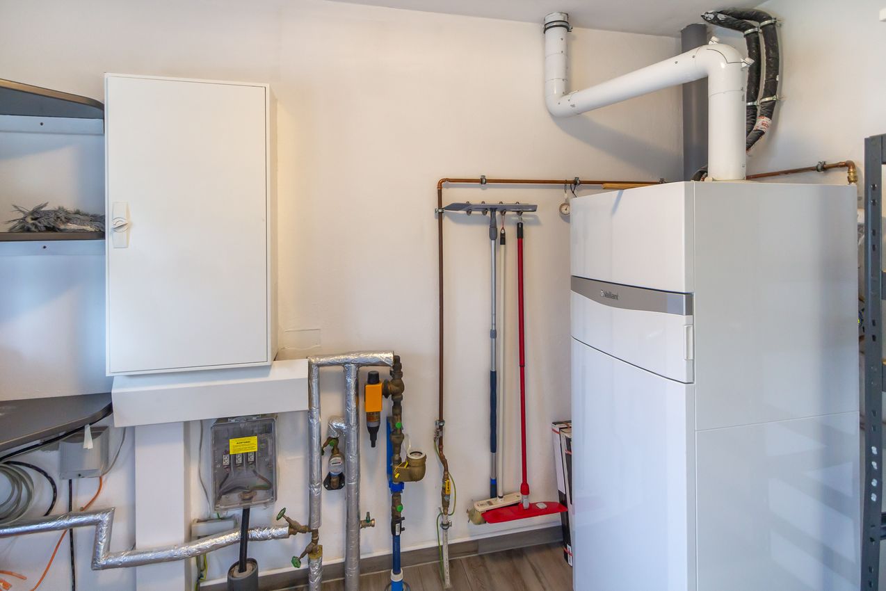 HWR mit Gas-Zentralheizungsanlage und Waschmaschinenstellplatz