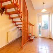 EG Eingangsdiele mit Treppe zum DG