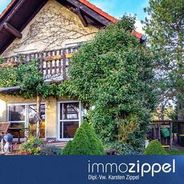 Hausansicht mit Balkon und Ter