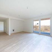 Wohn- und Essbereich mit Zugang zum Balkon