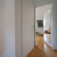 Flur mit Blick ins Schlafzimmer