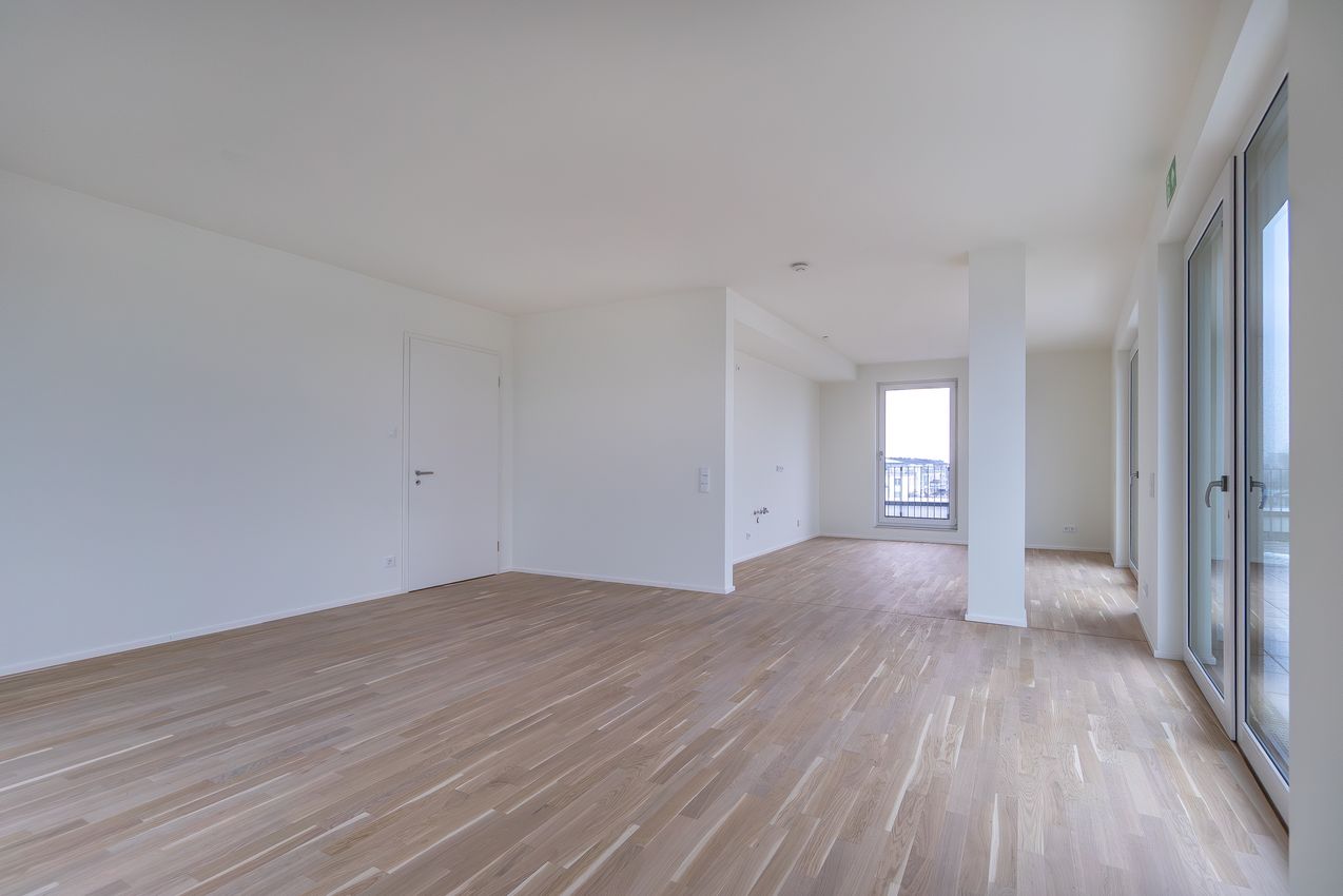 Wohnzimmer mit offener Küche