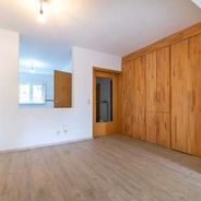 EG Durchreiche zur Küche und verkleideter Treppenaufgang