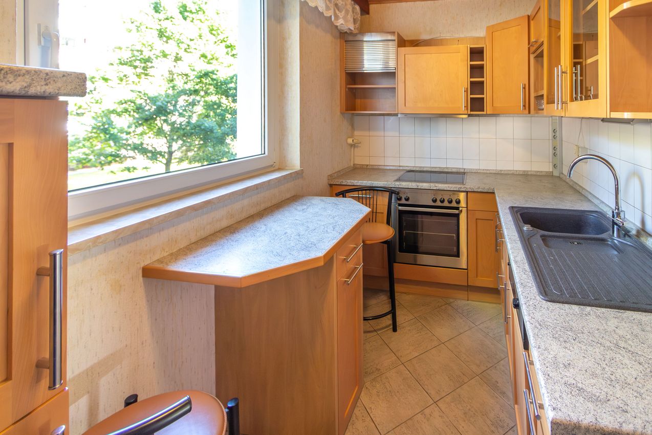 Küche mit EBK und kleinem Essplatz