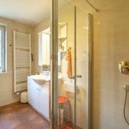 EG Duschbad mit WC und Waschbe