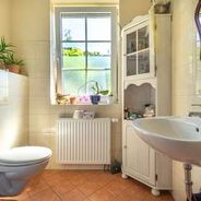 Gäste-WC mit Waschmaschinenstellplatz