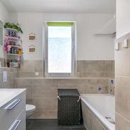 Bad mit bodengleicher Dusche & Wannenbad