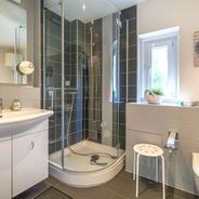 EG Badezimmer Ansicht 2 mit Duschkabine