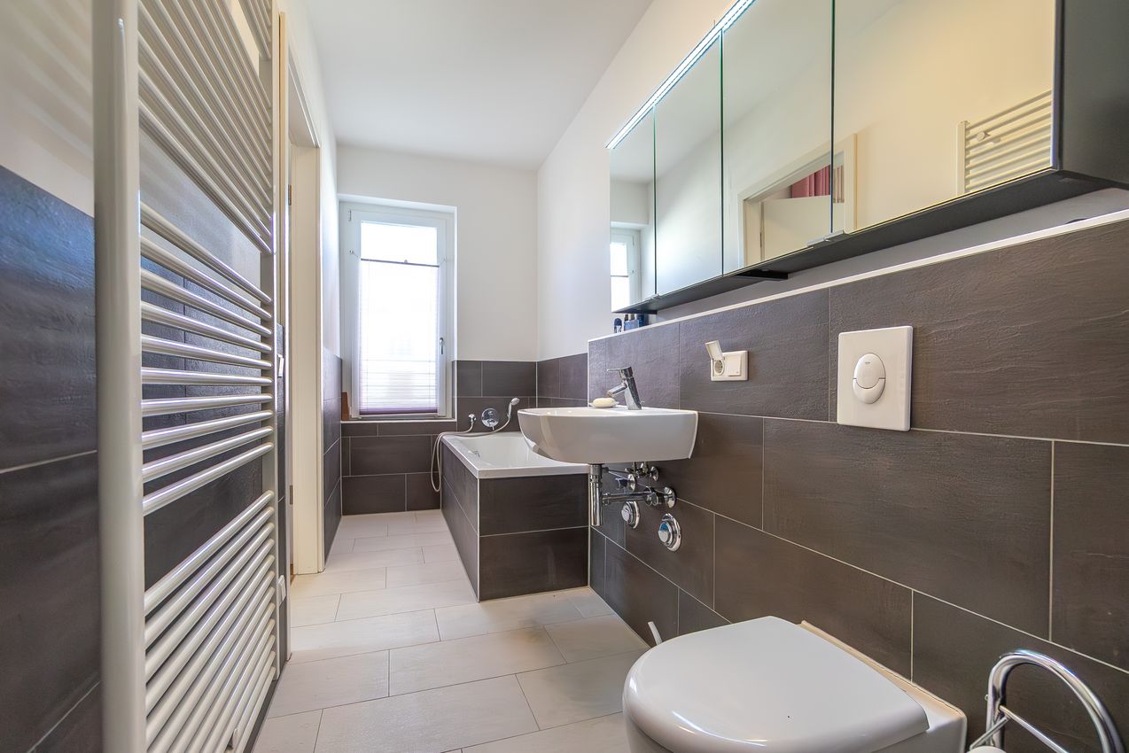 Bad en suite Wanne & Dusche