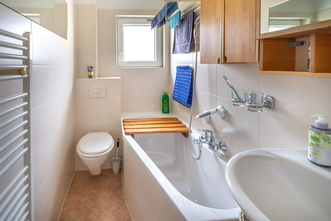 EG Mod. Wannenbad mit WB und WC