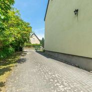 Gepflasterte Zufahrt